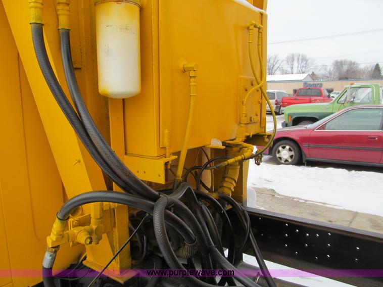 image for item D7066 1989 International 1754 plow truck