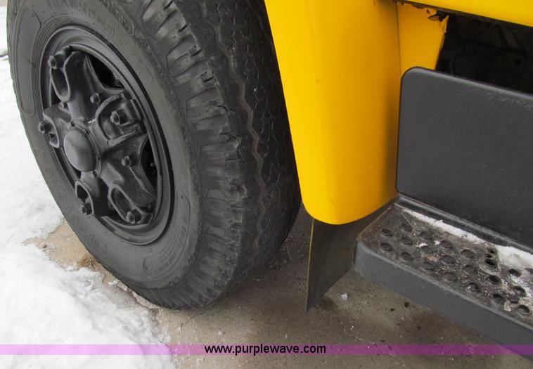 image for item D7066 1989 International 1754 plow truck