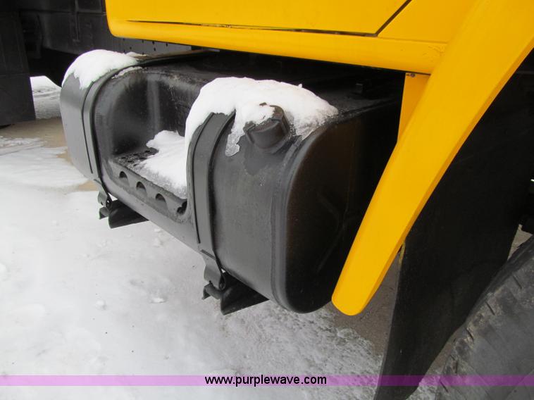 image for item D7066 1989 International 1754 plow truck