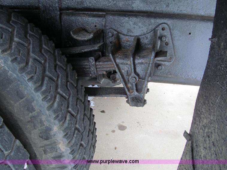 image for item D7066 1989 International 1754 plow truck