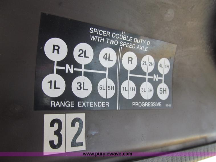 image for item D7066 1989 International 1754 plow truck