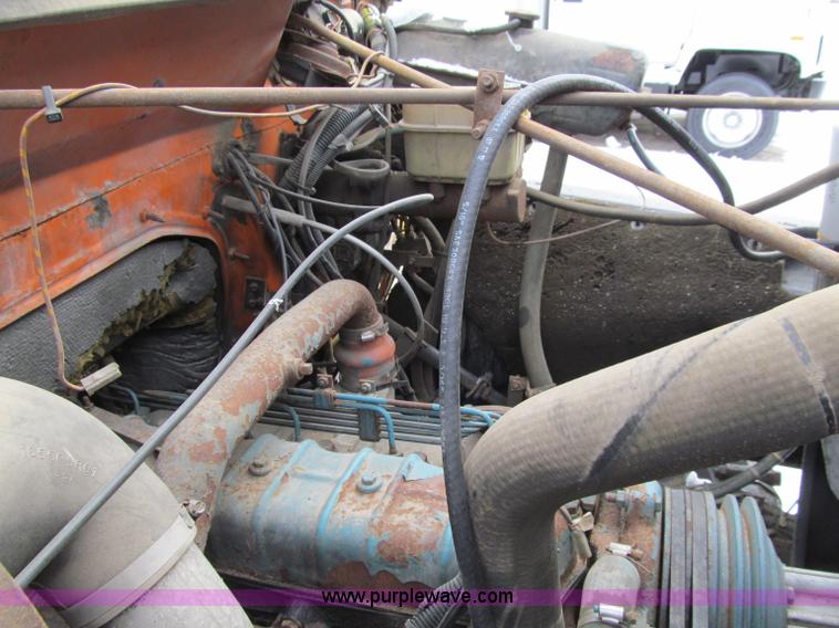 image for item D7066 1989 International 1754 plow truck