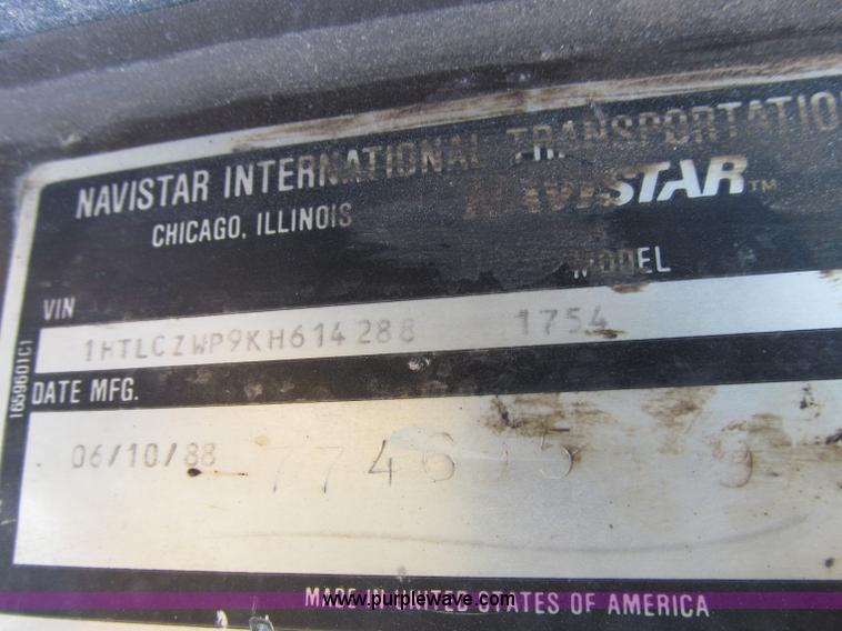 image for item D7066 1989 International 1754 plow truck