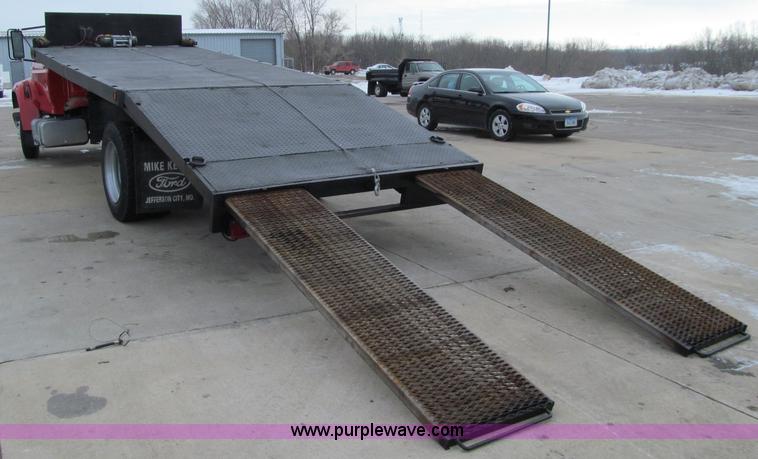 image for item D7068 1995 Ford F800 flatbed truck