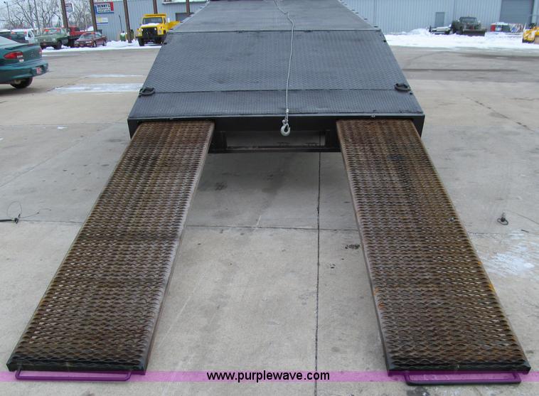 image for item D7068 1995 Ford F800 flatbed truck