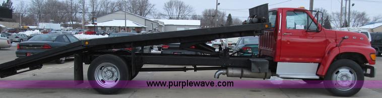 image for item D7068 1995 Ford F800 flatbed truck