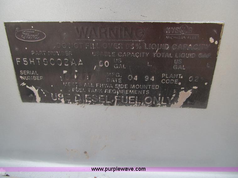 image for item D7068 1995 Ford F800 flatbed truck