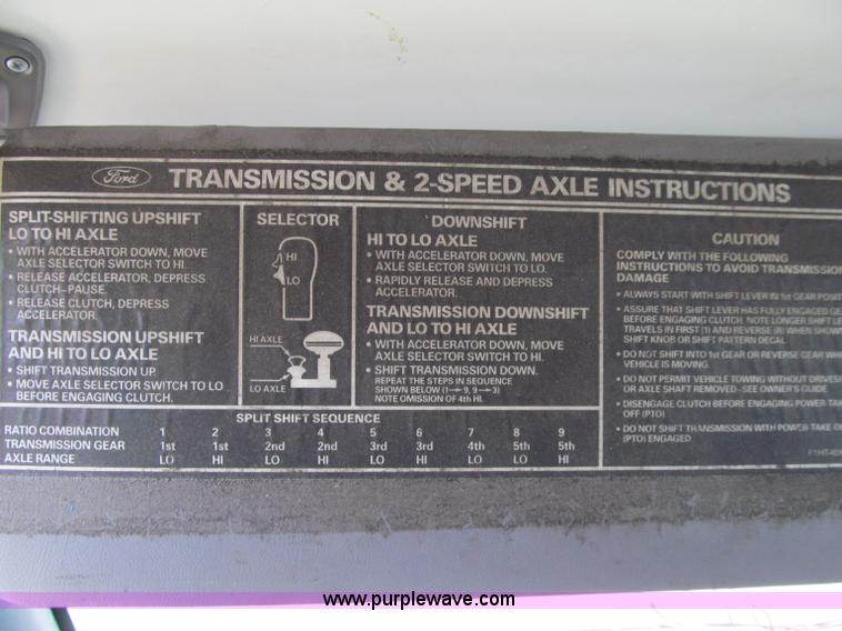 image for item D7068 1995 Ford F800 flatbed truck