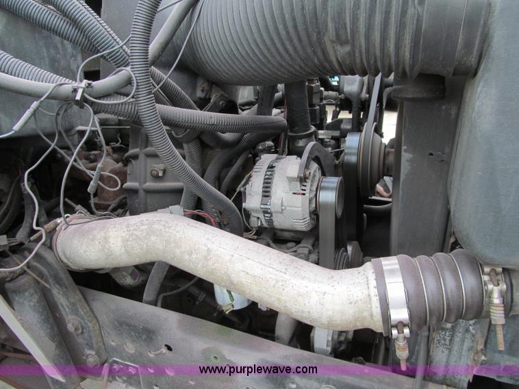 image for item D7068 1995 Ford F800 flatbed truck