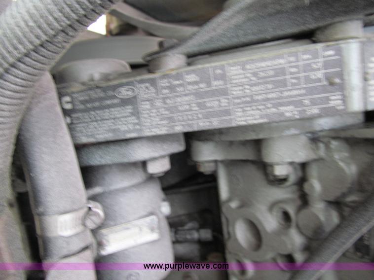 image for item D7068 1995 Ford F800 flatbed truck