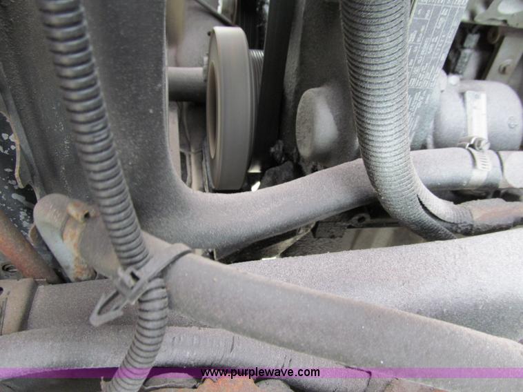 image for item D7068 1995 Ford F800 flatbed truck