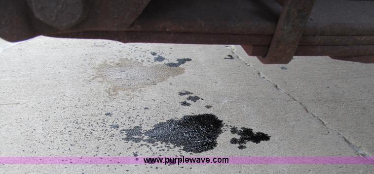 image for item D7068 1995 Ford F800 flatbed truck