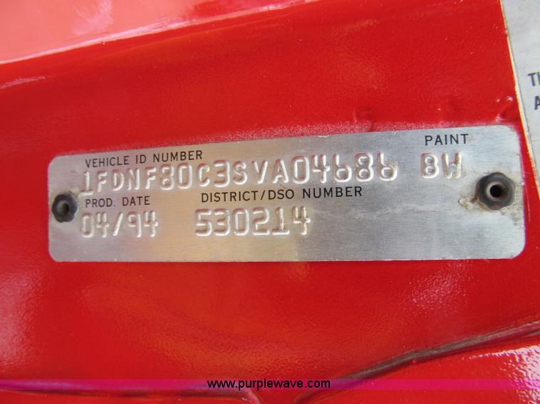 image for item D7068 1995 Ford F800 flatbed truck