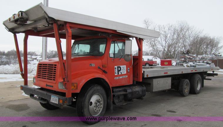 image for item D7070 2002 International 4900 roll off truck