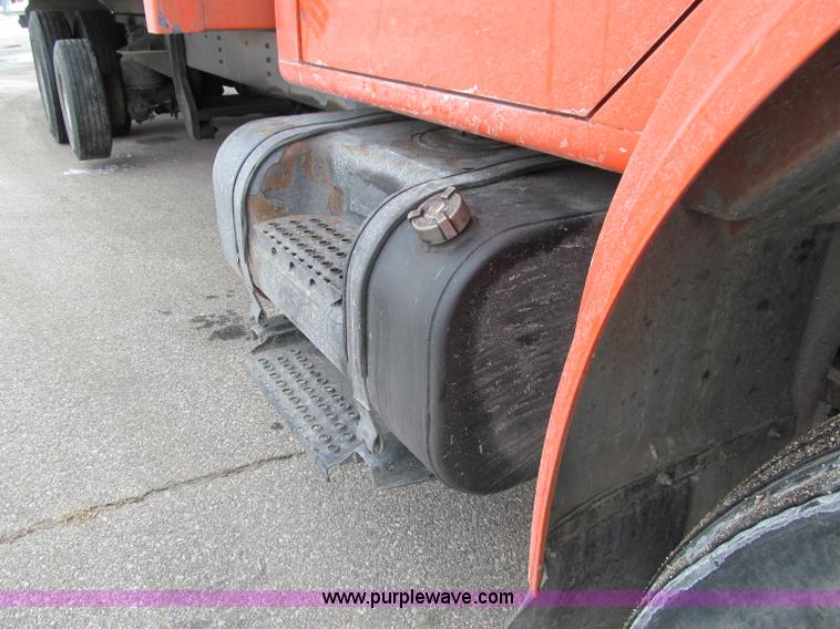 image for item D7070 2002 International 4900 roll off truck