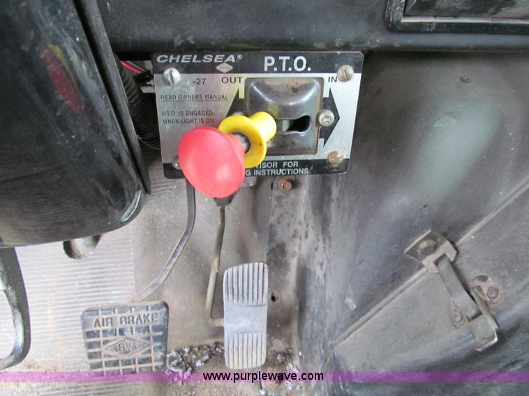 image for item D7070 2002 International 4900 roll off truck