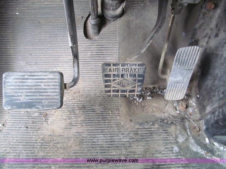 image for item D7070 2002 International 4900 roll off truck