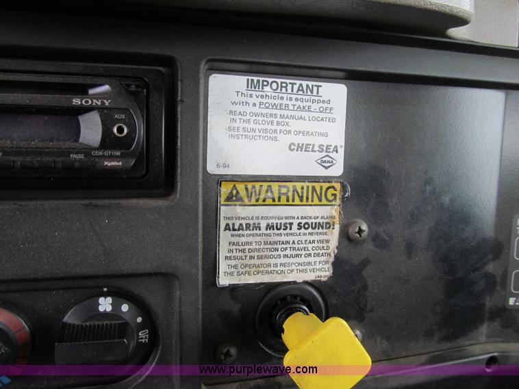 image for item D7070 2002 International 4900 roll off truck