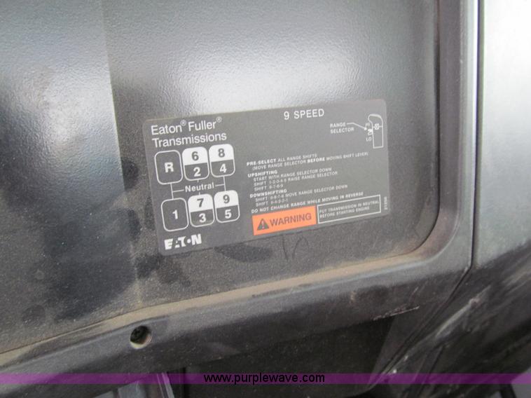 image for item D7070 2002 International 4900 roll off truck