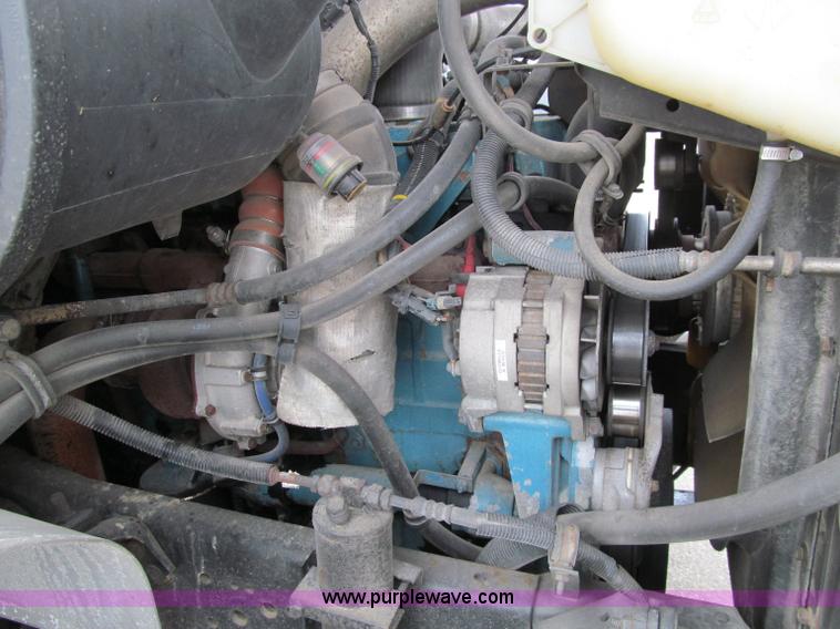 image for item D7070 2002 International 4900 roll off truck