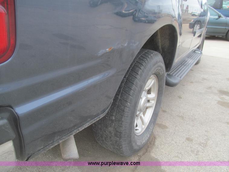 image for item D7124 1999 Ford Expedition XLT SUV
