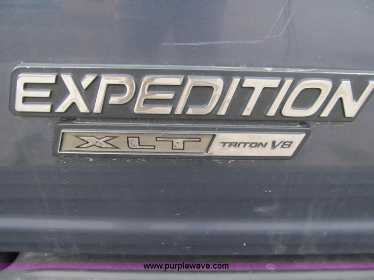 image for item D7124 1999 Ford Expedition XLT SUV
