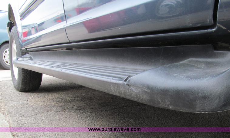 image for item D7124 1999 Ford Expedition XLT SUV