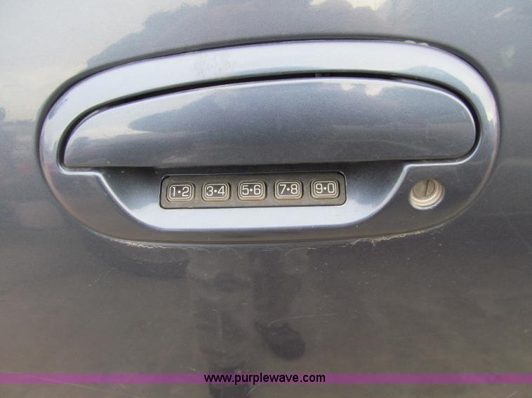 image for item D7124 1999 Ford Expedition XLT SUV