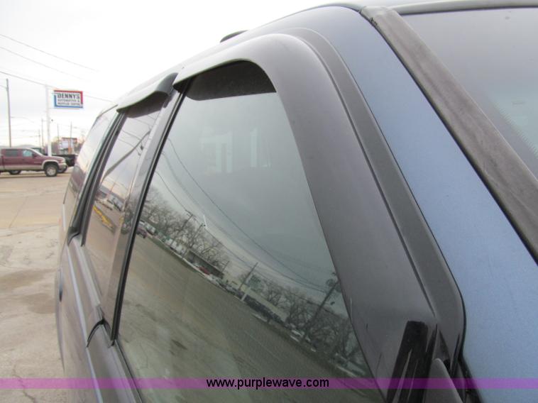 image for item D7124 1999 Ford Expedition XLT SUV