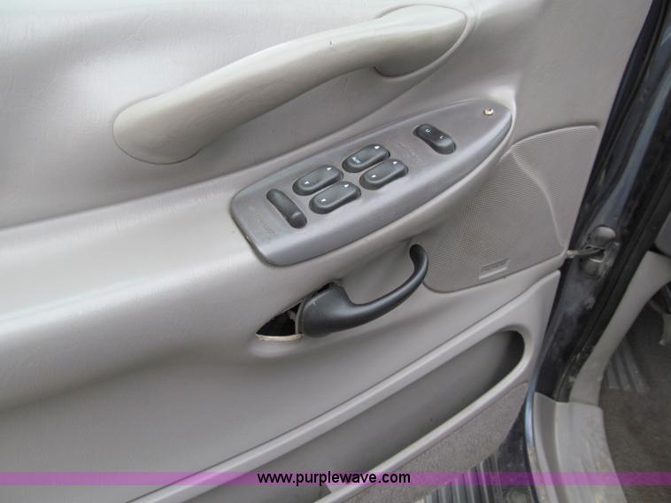 image for item D7124 1999 Ford Expedition XLT SUV