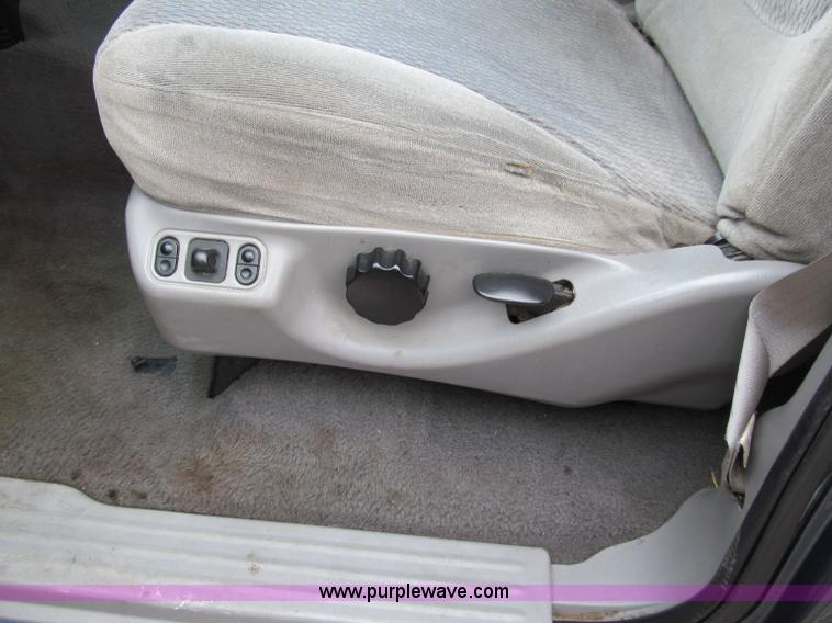 image for item D7124 1999 Ford Expedition XLT SUV