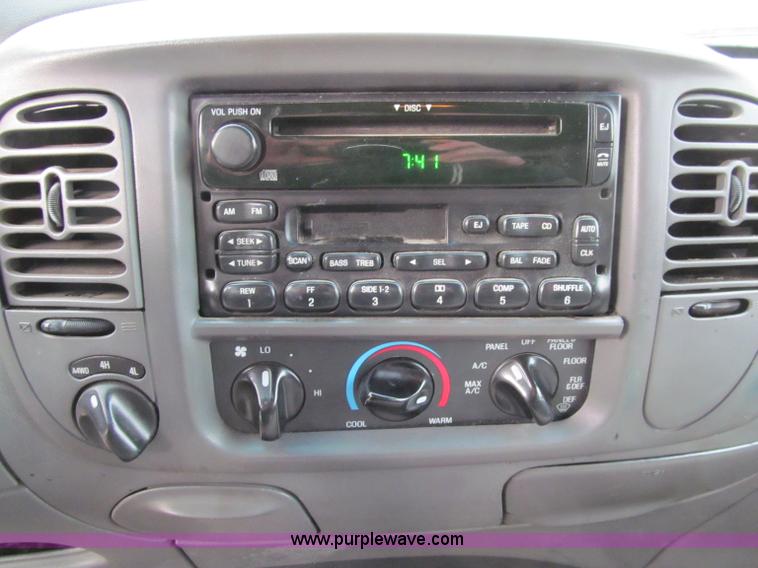 image for item D7124 1999 Ford Expedition XLT SUV