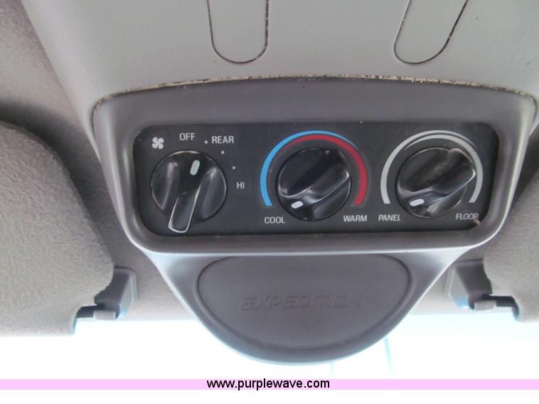 image for item D7124 1999 Ford Expedition XLT SUV