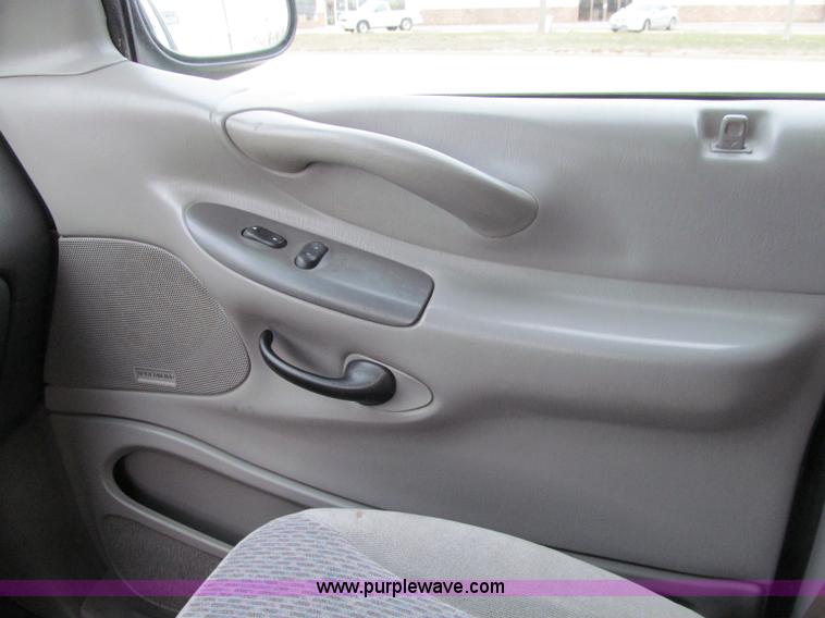 image for item D7124 1999 Ford Expedition XLT SUV