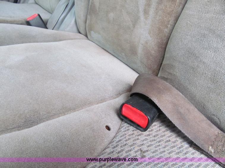 image for item D7124 1999 Ford Expedition XLT SUV