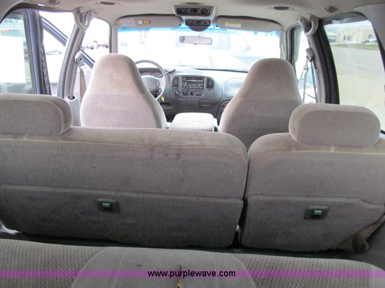 image for item D7124 1999 Ford Expedition XLT SUV