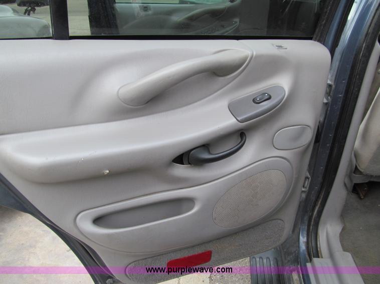 image for item D7124 1999 Ford Expedition XLT SUV