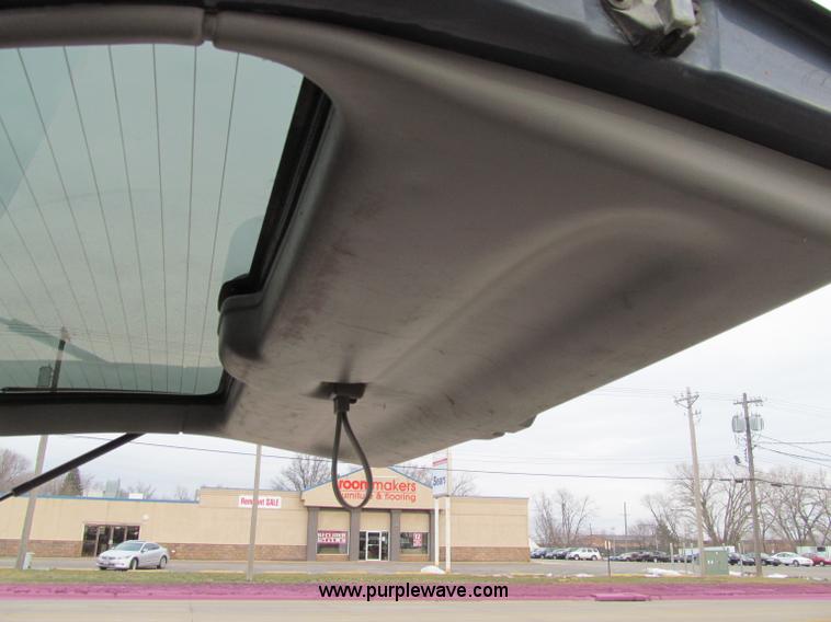 image for item D7124 1999 Ford Expedition XLT SUV