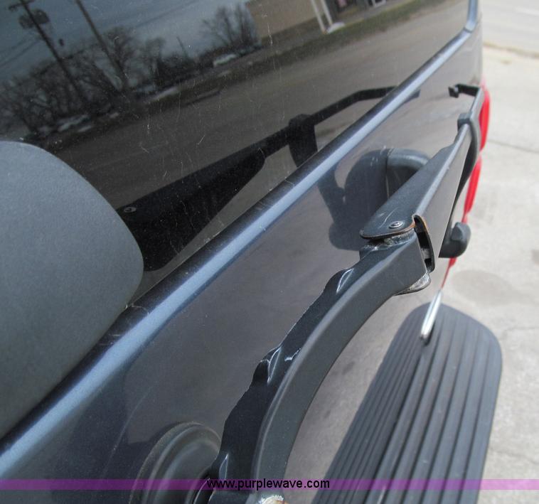 image for item D7124 1999 Ford Expedition XLT SUV