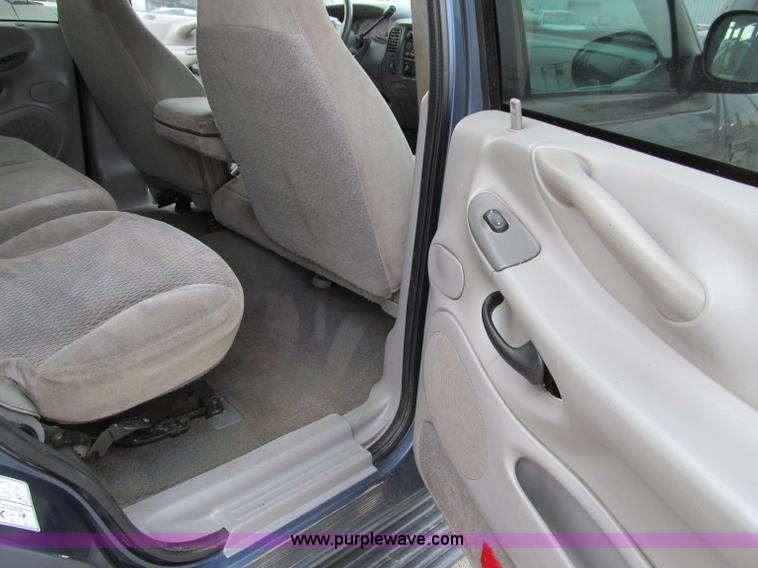 image for item D7124 1999 Ford Expedition XLT SUV