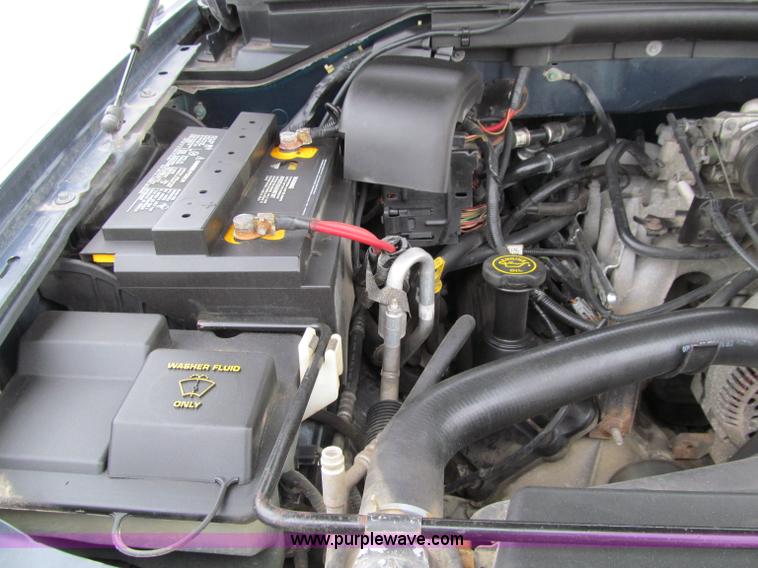 image for item D7124 1999 Ford Expedition XLT SUV