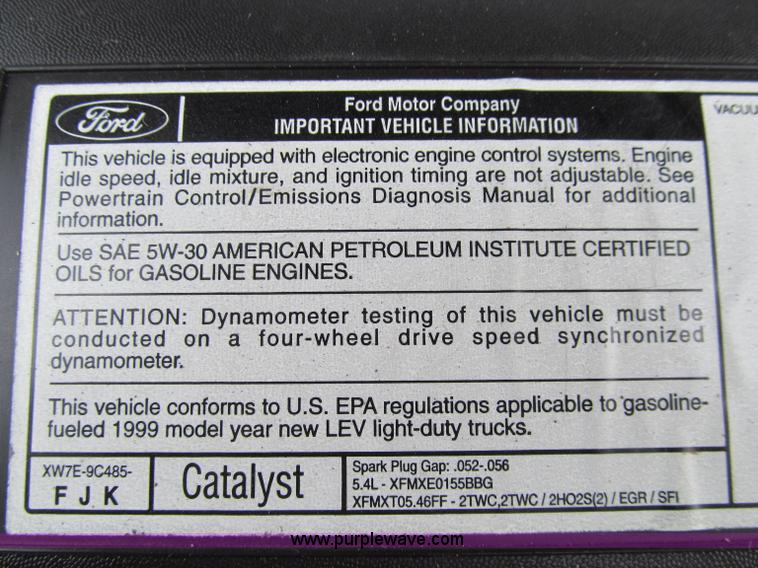 image for item D7124 1999 Ford Expedition XLT SUV