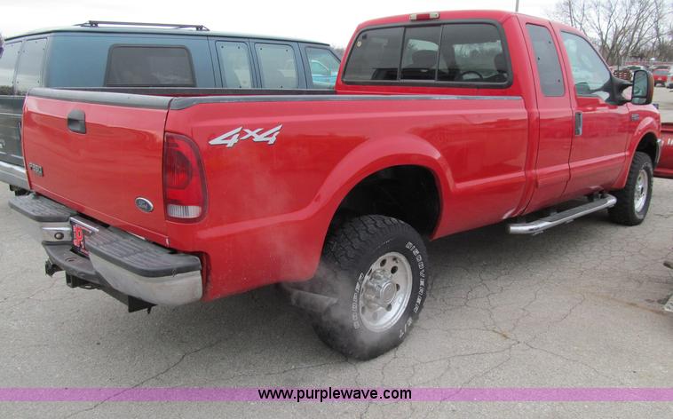 image for item D7125 2003 Ford F250 XLT Super Duty SuperCab pickup truck