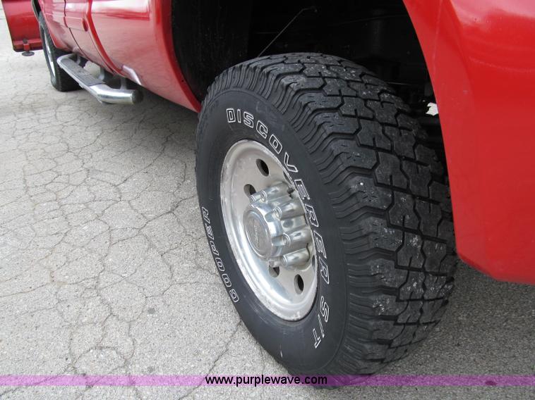 image for item D7125 2003 Ford F250 XLT Super Duty SuperCab pickup truck