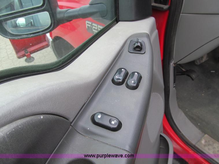 image for item D7125 2003 Ford F250 XLT Super Duty SuperCab pickup truck