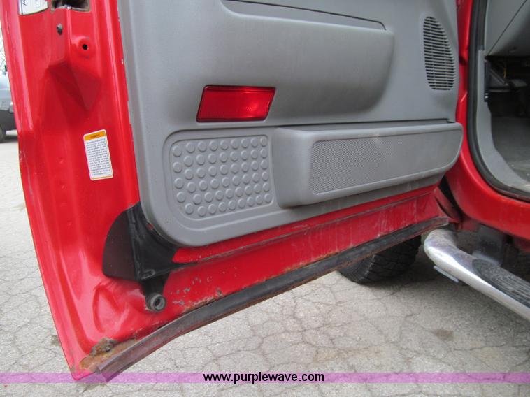 image for item D7125 2003 Ford F250 XLT Super Duty SuperCab pickup truck