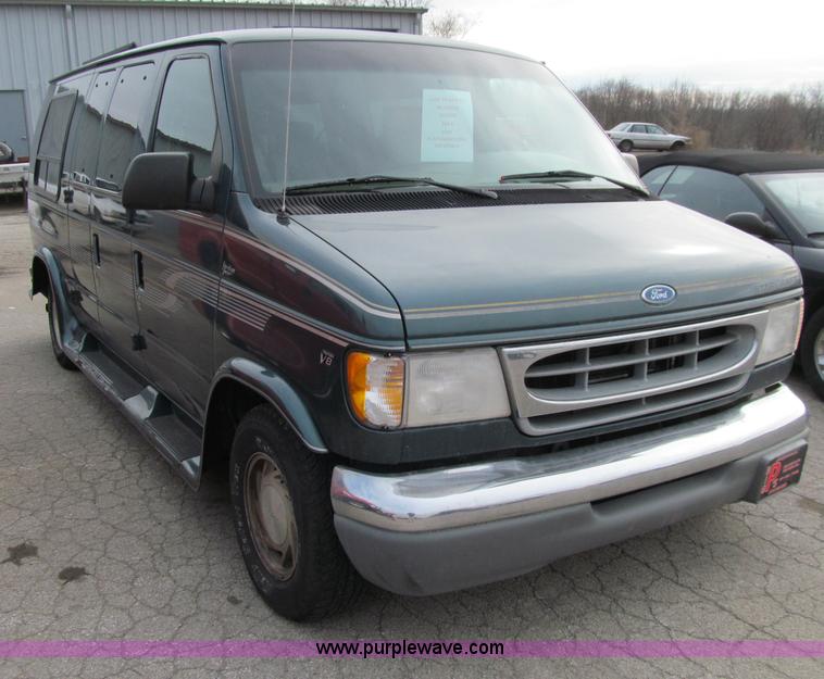 image for item D7126 1997 Ford Econoline E150 van