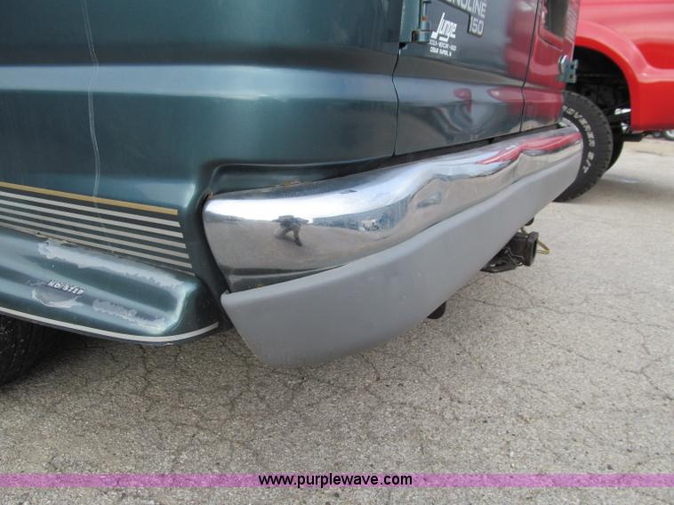 image for item D7126 1997 Ford Econoline E150 van