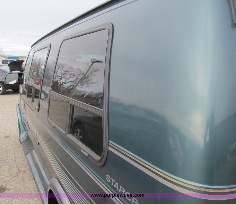 image for item D7126 1997 Ford Econoline E150 van