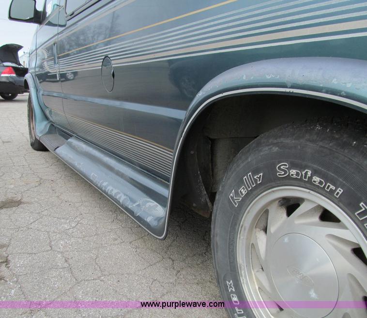 image for item D7126 1997 Ford Econoline E150 van